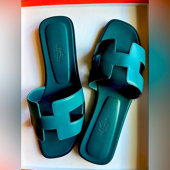 SOLD-BNIB Hermes Oran Sandals 37 Bleu Emeraude - Picture 1 of 4